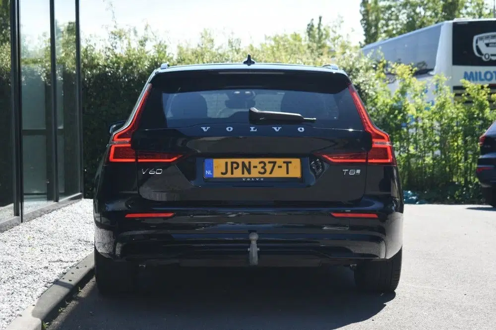 Volvo V60 T8 455pk AWD Plus Dark uit 2025, foto 7