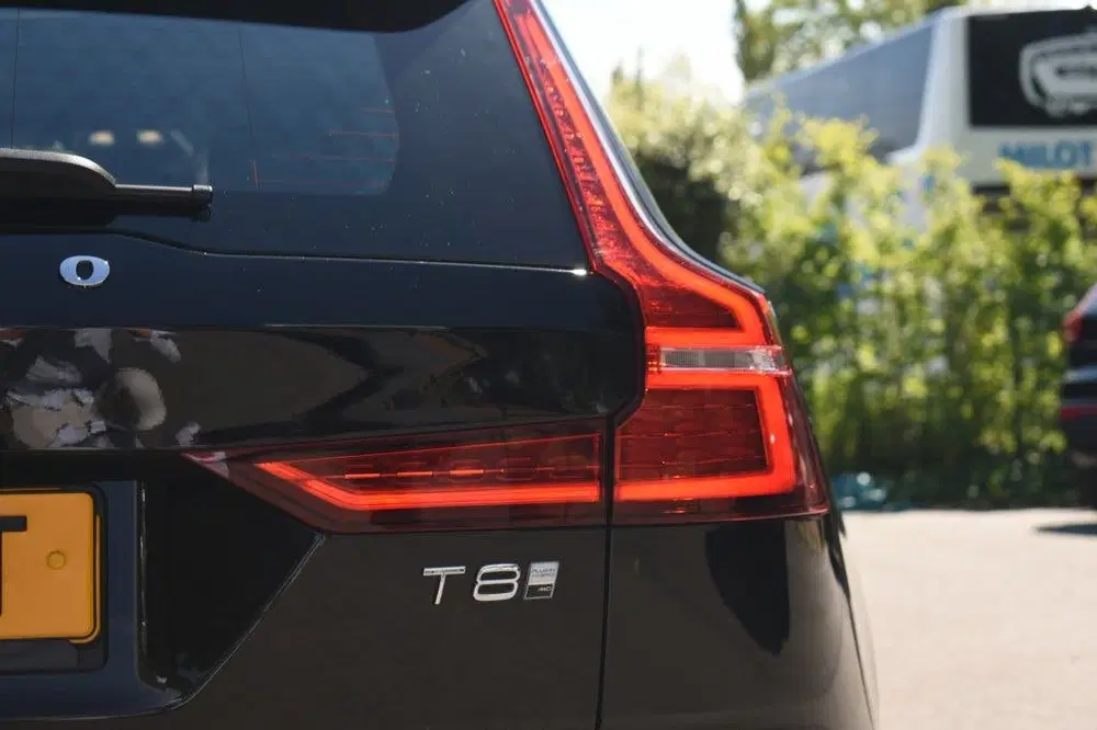 Volvo V60 T8 455pk AWD Plus Dark uit 2025, foto 9