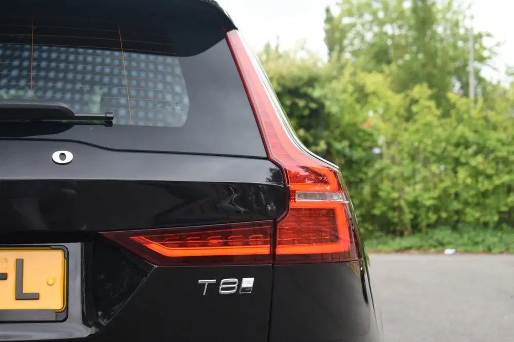 Volvo V60 T8 455Pk AWD Plus Dark uit 2025, foto 11