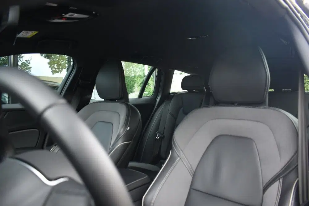 Volvo V60 T8 455Pk AWD Plus Dark uit 2025, foto 15