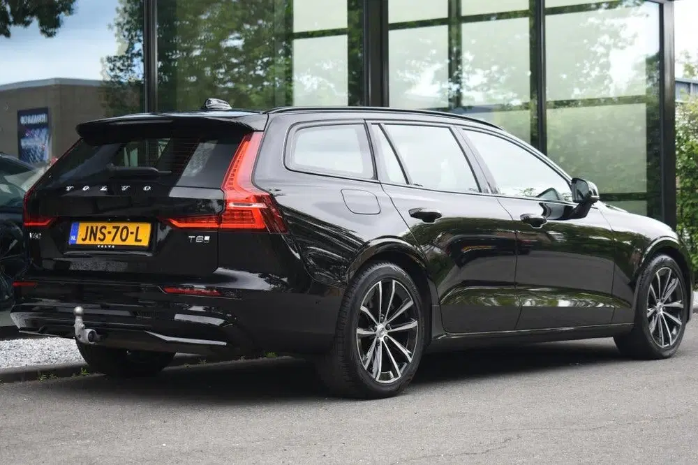 Volvo V60 T8 455Pk AWD Plus Dark uit 2025, foto 2