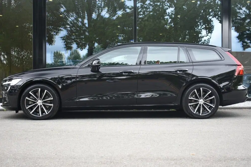 Volvo V60 T8 455Pk AWD Plus Dark uit 2025, foto 5