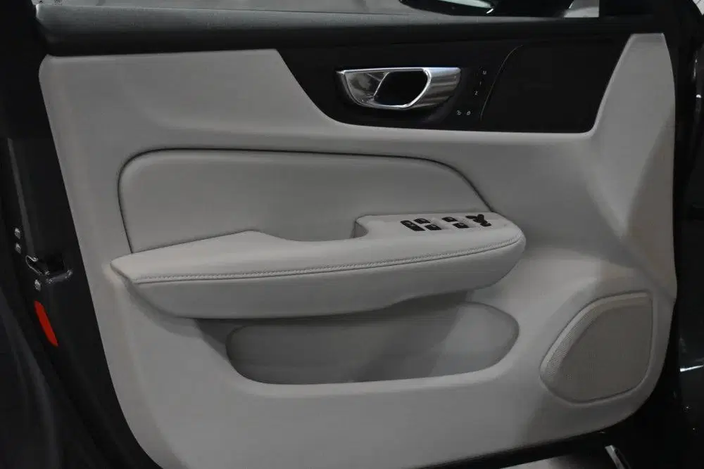 Volvo V60 T8 455PK AWD Ultra Dark uit 2025, foto 11