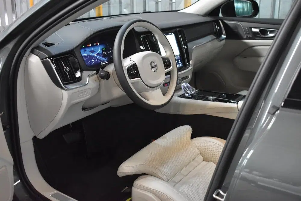 Volvo V60 T8 455PK AWD Ultra Dark uit 2025, foto 12