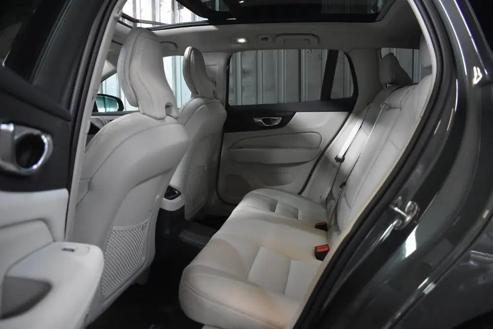 Volvo V60 T8 455PK AWD Ultra Dark uit 2025, foto 15