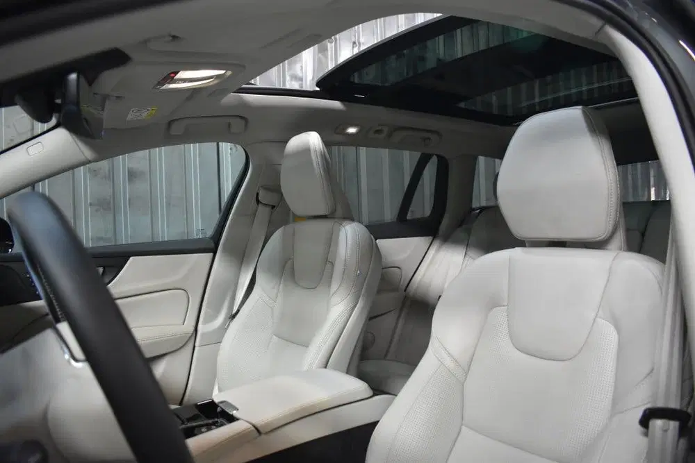 Volvo V60 T8 455PK AWD Ultra Dark uit 2025, foto 4