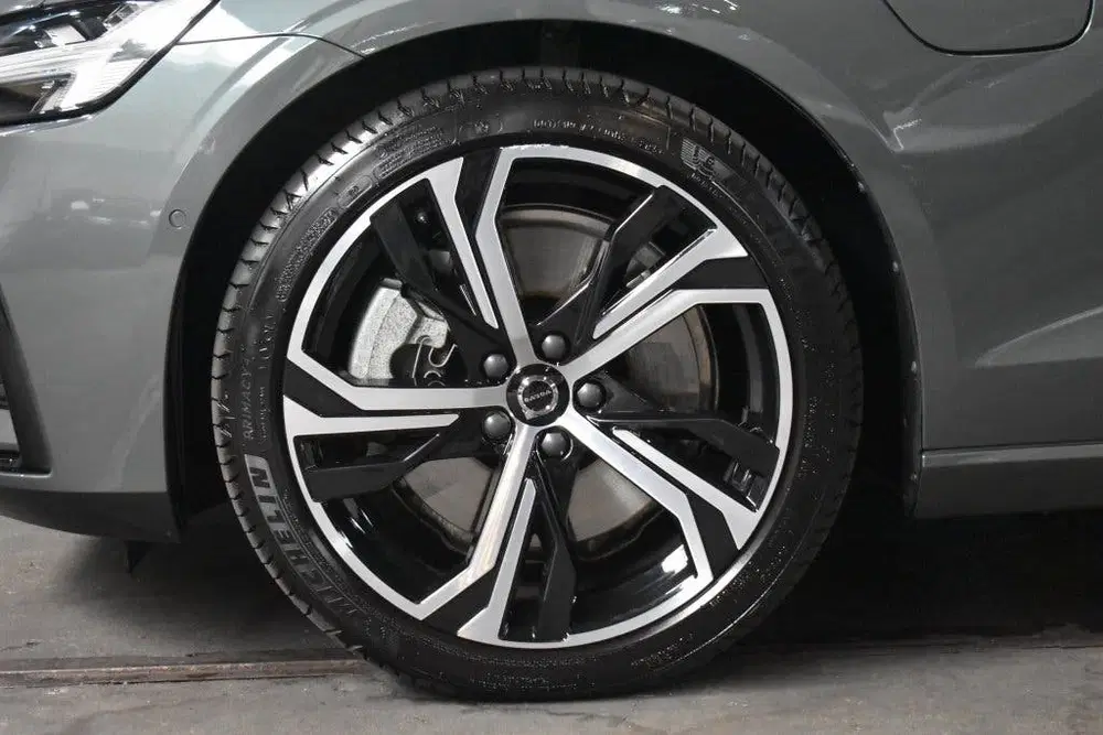 Volvo V60 T8 455PK AWD Ultra Dark uit 2025, foto 5