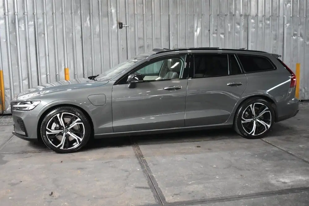 Volvo V60 T8 455PK AWD Ultra Dark uit 2025, foto 8