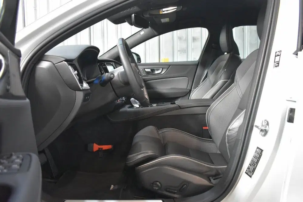 Volvo V60 T8 455PK AWD Plus Dark uit 2025, foto 12