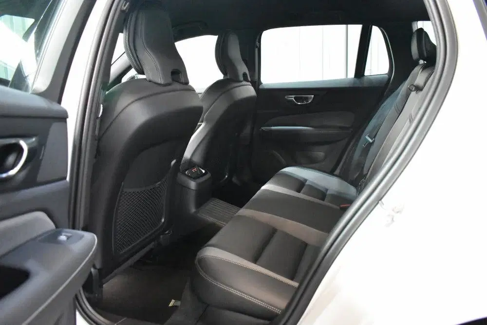 Volvo V60 T8 455PK AWD Plus Dark uit 2025, foto 13
