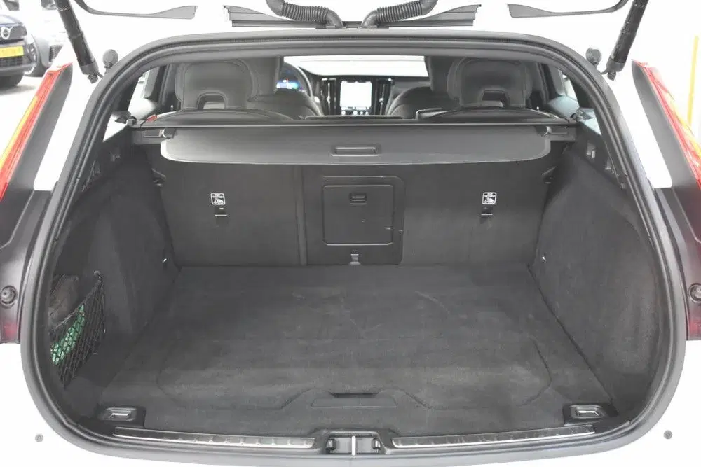 Volvo V60 T8 455PK AWD Plus Dark uit 2025, foto 15