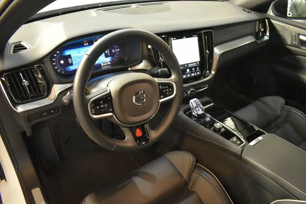 Volvo V60 T8 455PK AWD Plus Dark uit 2025, foto 3