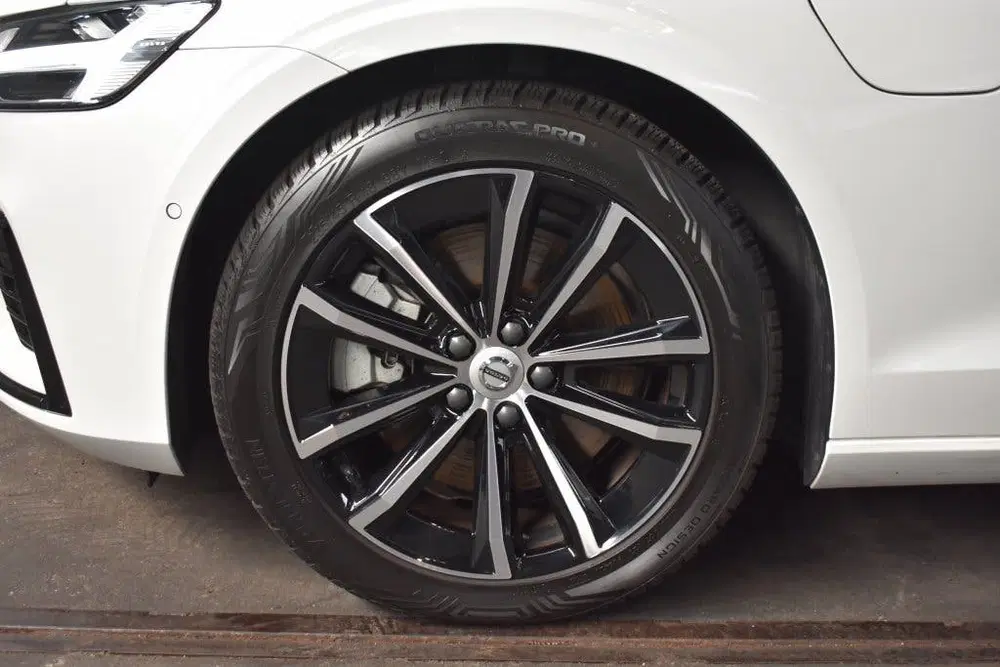 Volvo V60 T8 455PK AWD Plus Dark uit 2025, foto 7