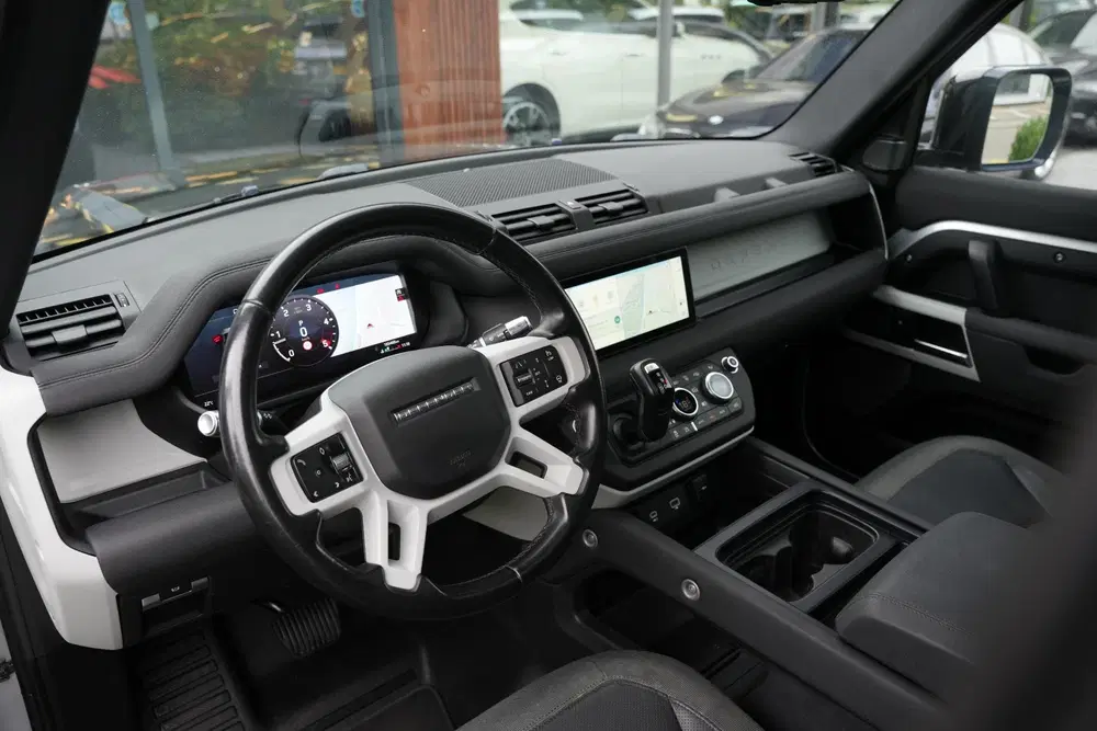 Land Rover Defender 2.0 D240 110 HSE Pano Grijs kenteken Per uit 2020, foto 2