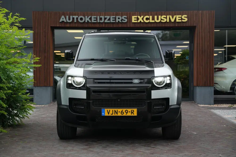 Land Rover Defender 2.0 D240 110 HSE Pano Grijs kenteken Per uit 2020, foto 3