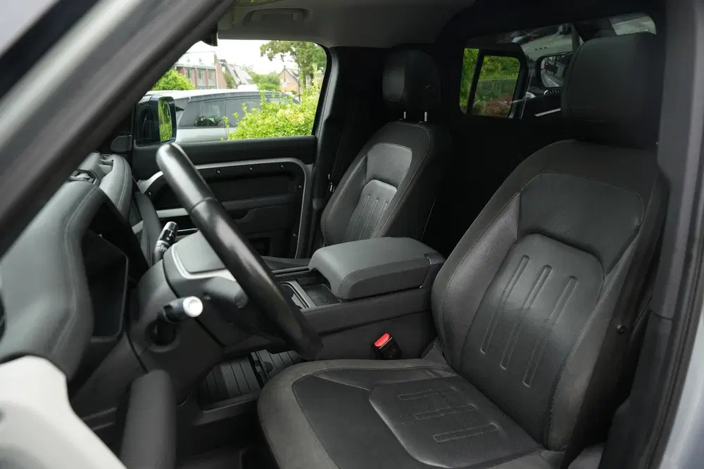 Land Rover Defender 2.0 D240 110 HSE Pano Grijs kenteken Per uit 2020, foto 6