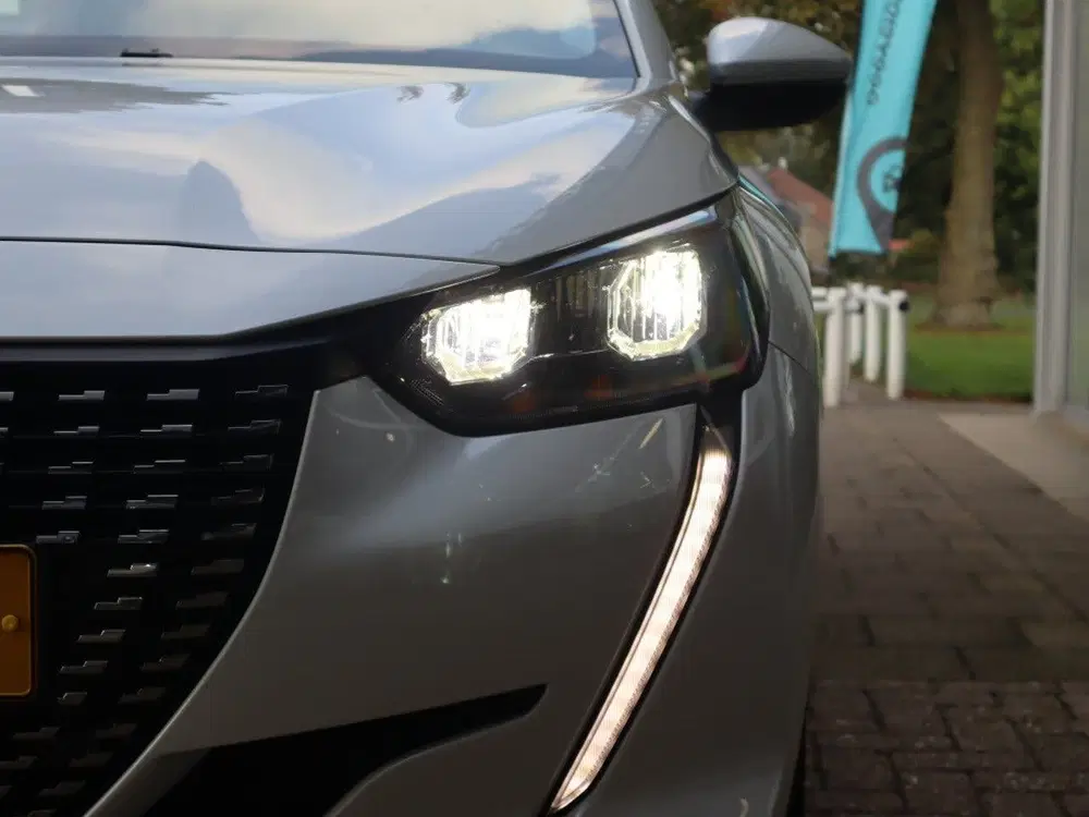 Peugeot 208 Active PureTech 75pk uit 2020, foto 10