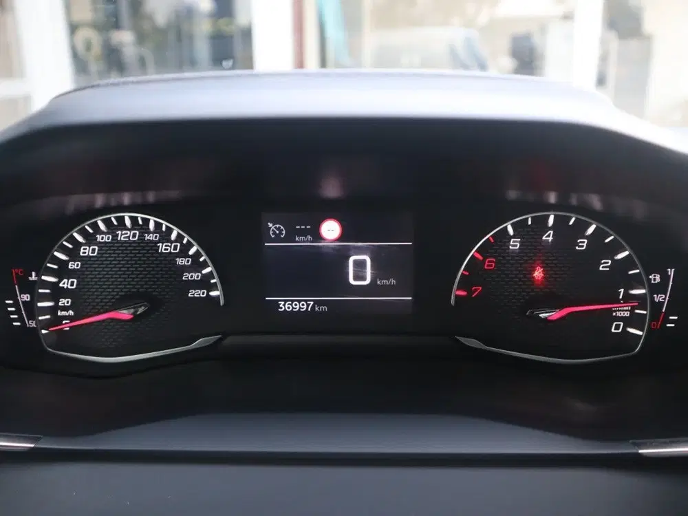 Peugeot 208 Active PureTech 75pk uit 2020, foto 13