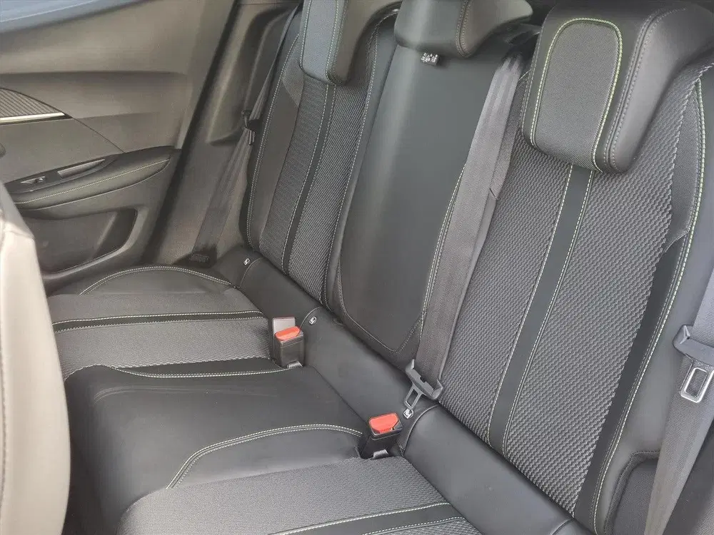 Peugeot 2008 1.2 Hybrid 145pk e-DCS6 GT VOORRAAD VOORDE uit 2026, foto 11