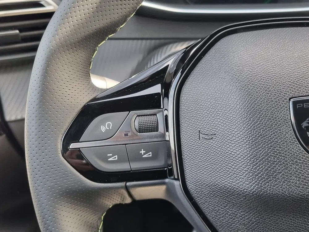 Peugeot 2008 1.2 Hybrid 145pk e-DCS6 GT VOORRAAD VOORDE uit 2026, foto 13