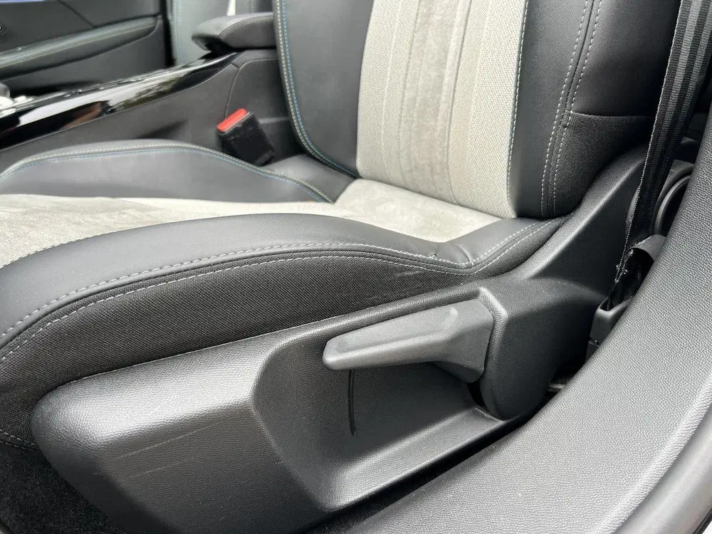 Peugeot 2008 EV GT Pack 50 kWh 136 pk Automaat uit 2021, foto 13