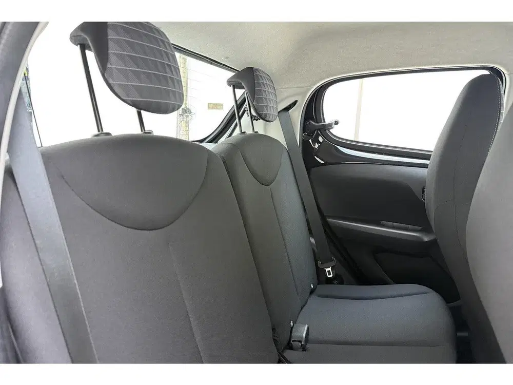 Peugeot 108 1.0 e-VTi Allure uit 2021, foto 10