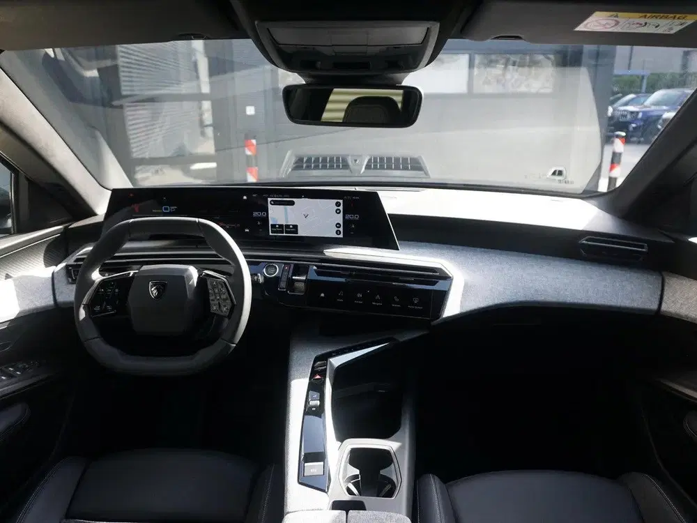 Peugeot 5008 1.6 Plug-in Hybrid 195 Allure 7p uit 2025, foto 12