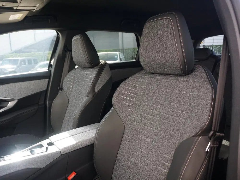Peugeot 5008 1.6 Plug-in Hybrid 195 Allure 7p uit 2025, foto 9