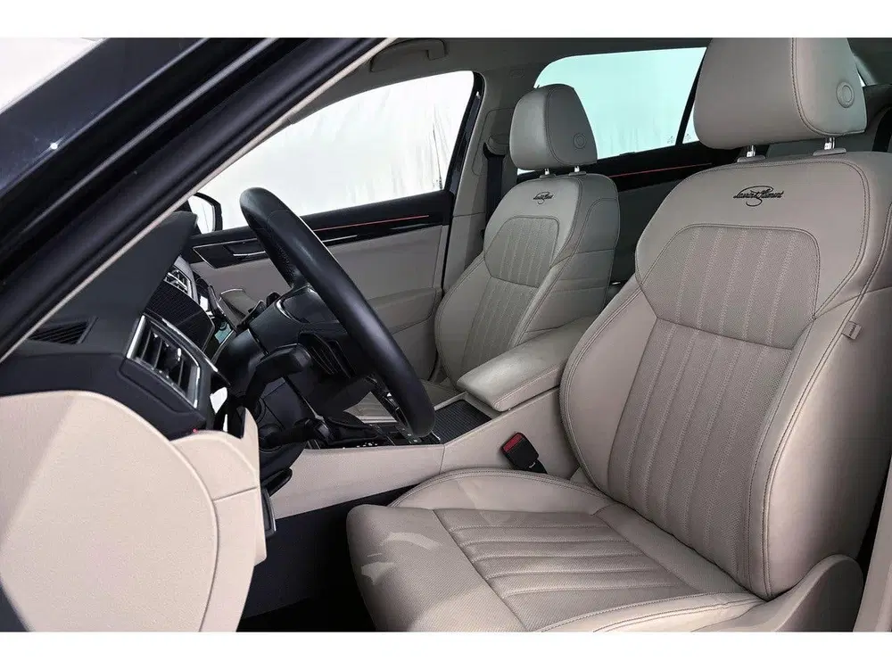 Skoda Superb Combi 1.4 TSI iV Laurin & Klement Leder St uit 2023, foto 6