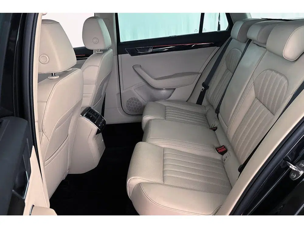 Skoda Superb Combi 1.4 TSI iV Laurin & Klement Leder St uit 2023, foto 8
