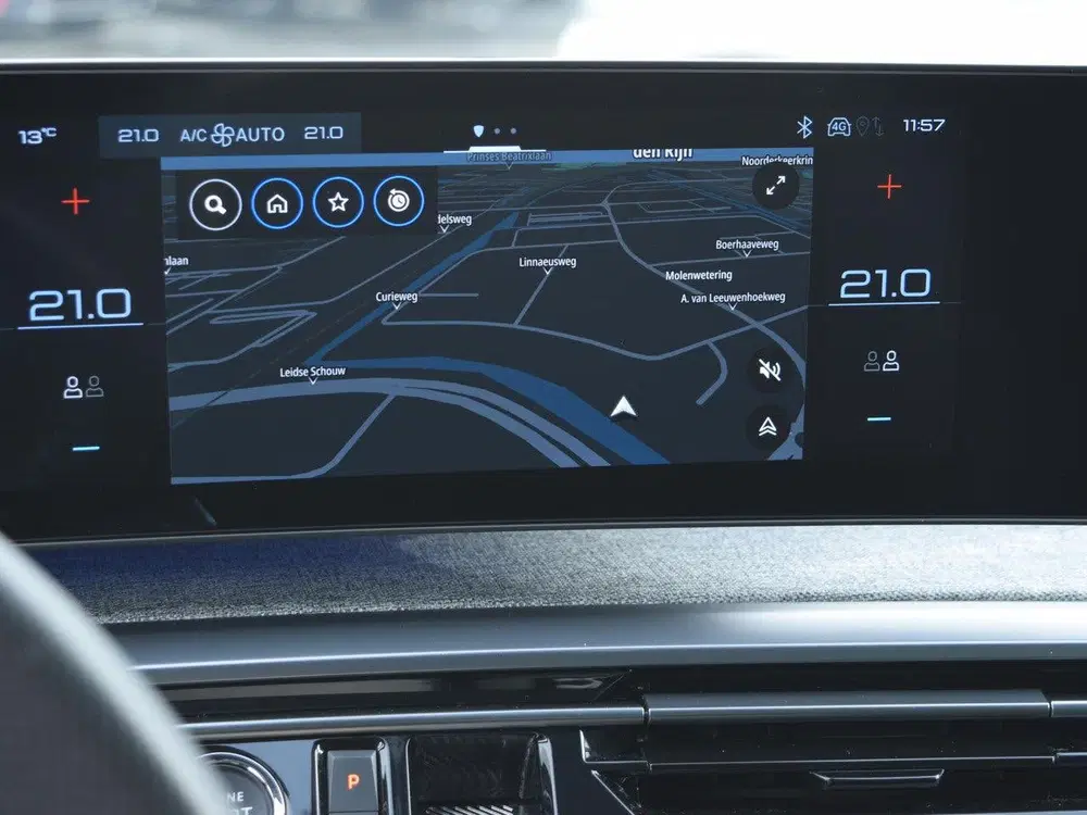Peugeot 3008 1.2 Hybrid 136 GT NAVIGATIE & CARPLAY uit 2024, foto 13