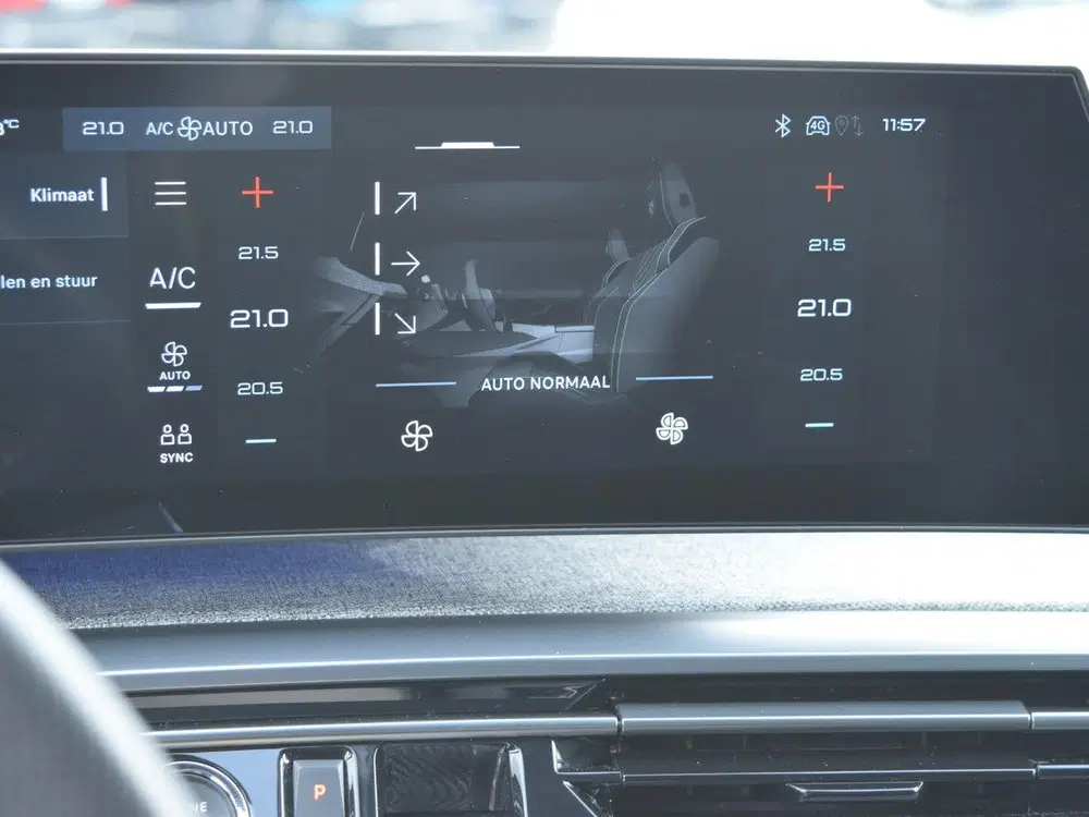 Peugeot 3008 1.2 Hybrid 136 GT NAVIGATIE & CARPLAY uit 2024, foto 14