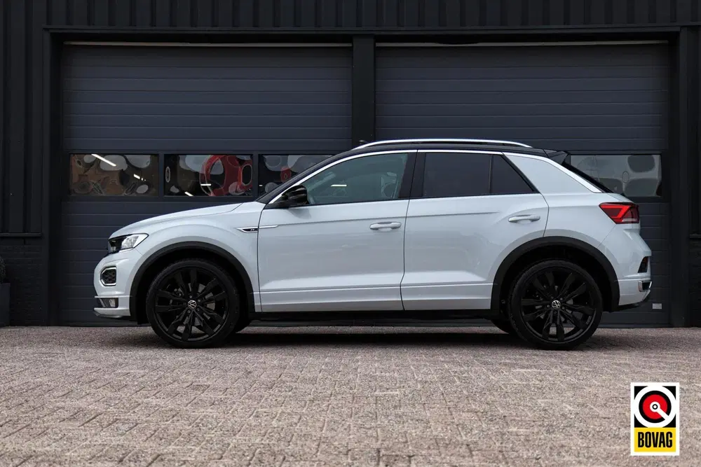 Volkswagen T-Roc 1.5 TSI Sport R-Line uit 2021, foto 2