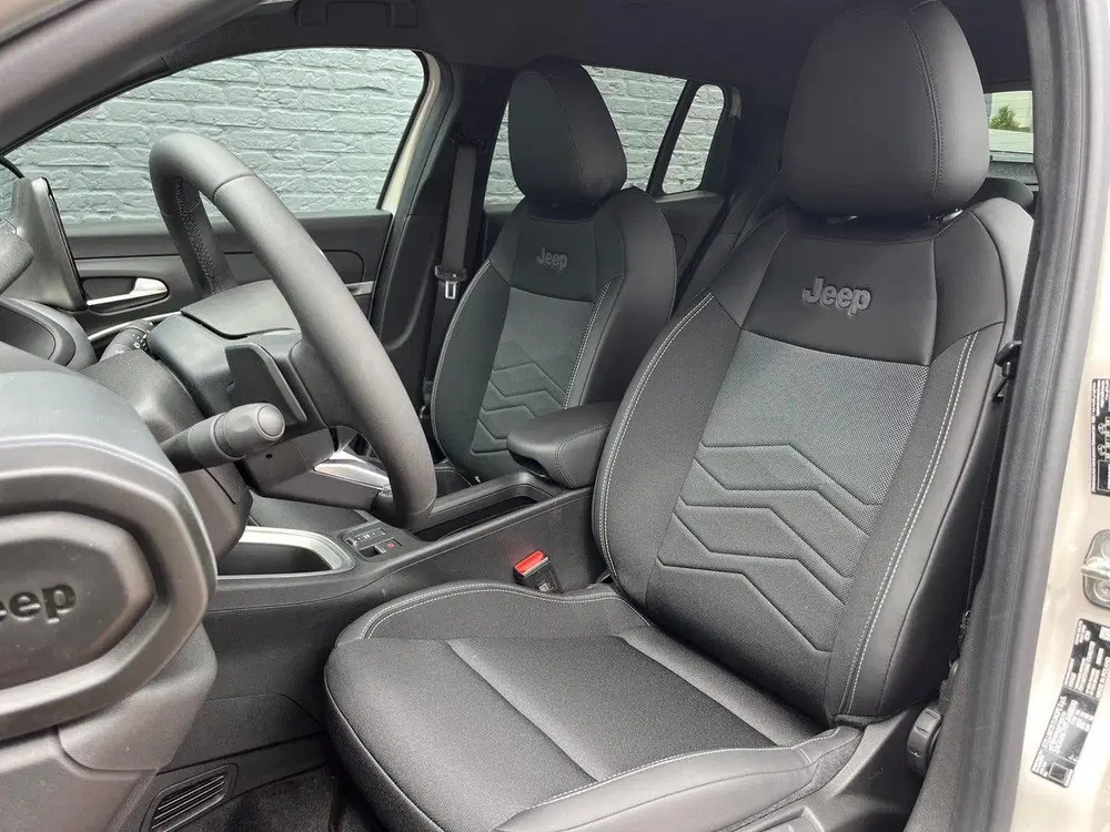 Jeep Avenger 1.2 e-Hybrid Summit uit 2026, foto 11