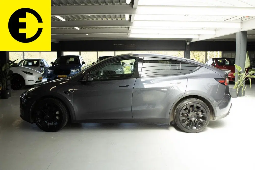 Tesla Model Y Long Range AWD 75 kWh uit 2021, foto 15