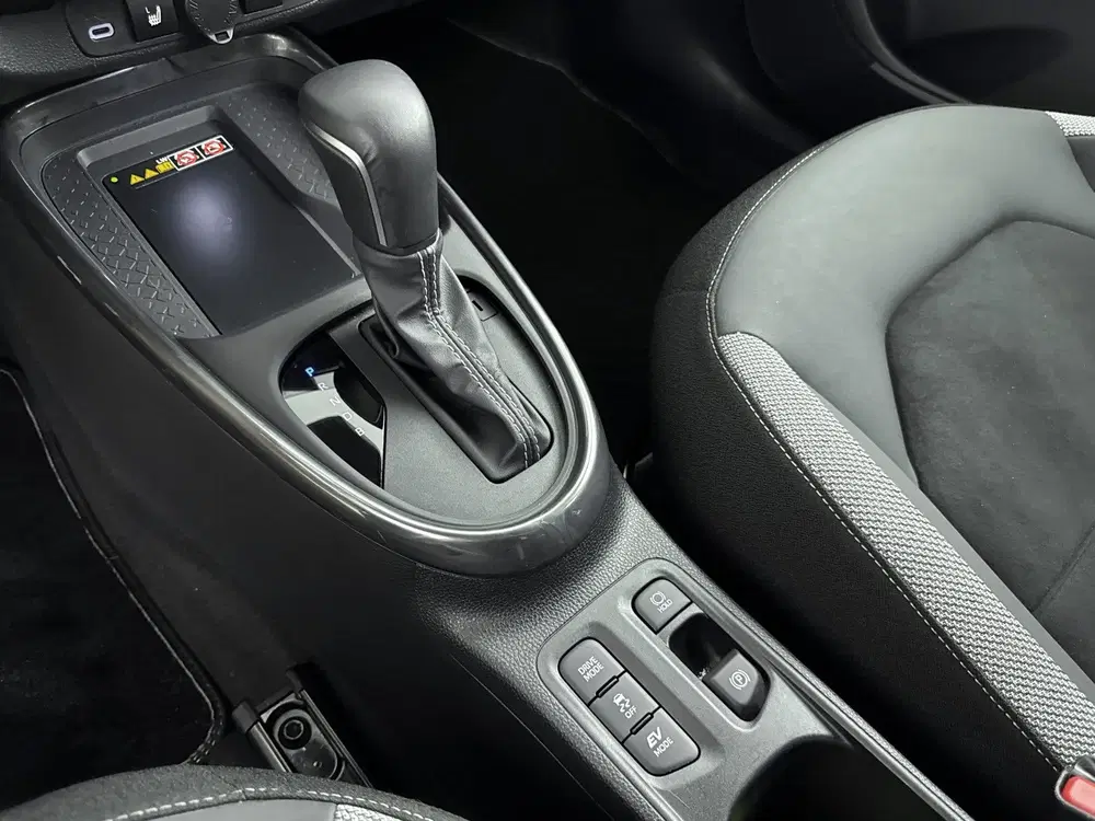 Toyota Aygo X Hybrid 115 GR Sport Bearlock Rijklaar uit 2025, foto 11