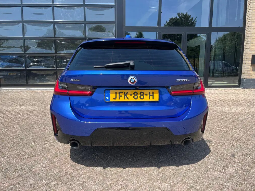 BMW 3-serie 330e xDrive uit 2022, foto 10