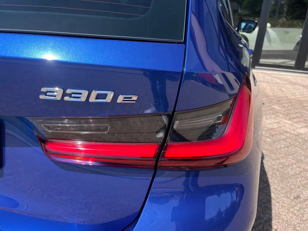 BMW 3-serie 330e xDrive uit 2022, foto 11