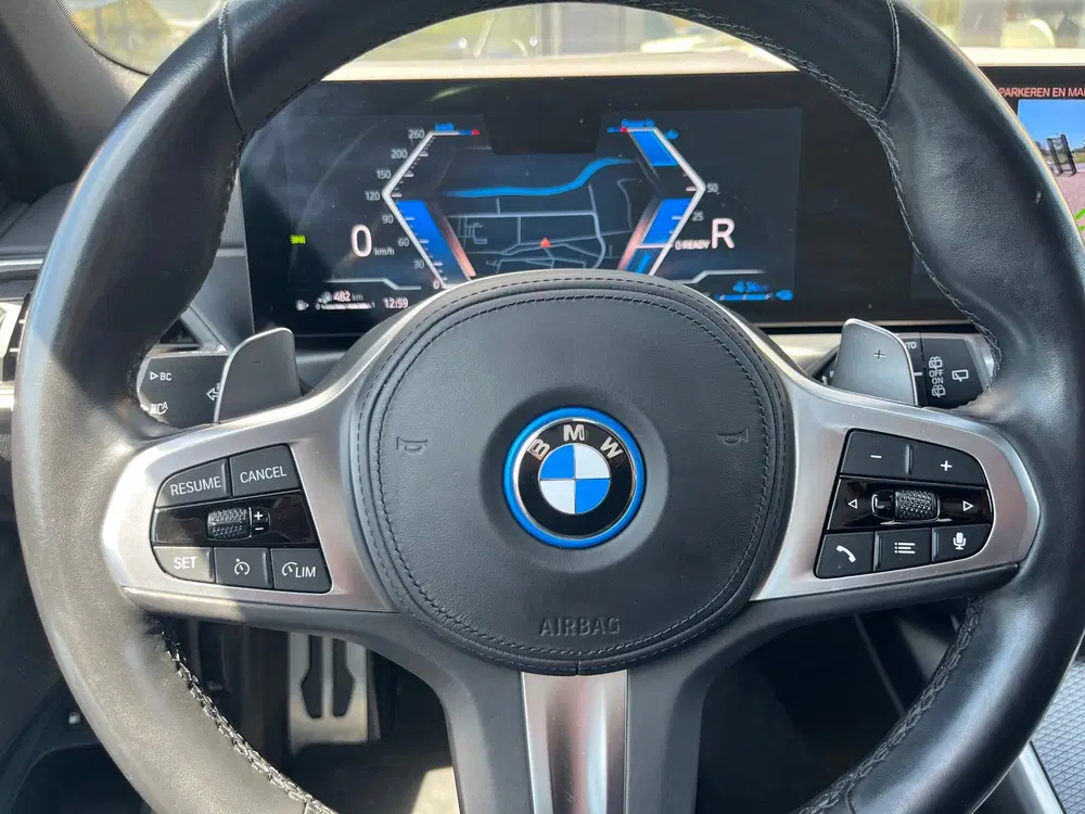 BMW 3-serie 330e xDrive uit 2022, foto 12