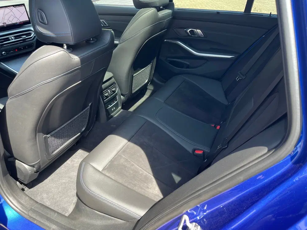 BMW 3-serie 330e xDrive uit 2022, foto 15