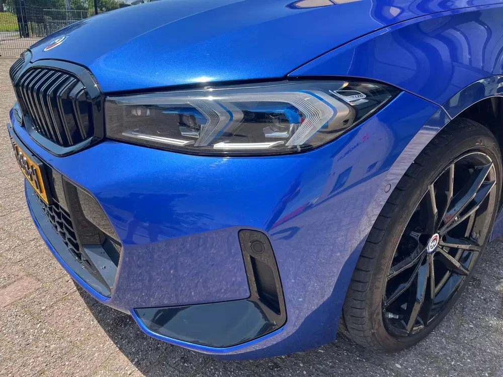 BMW 3-serie 330e xDrive uit 2022, foto 2