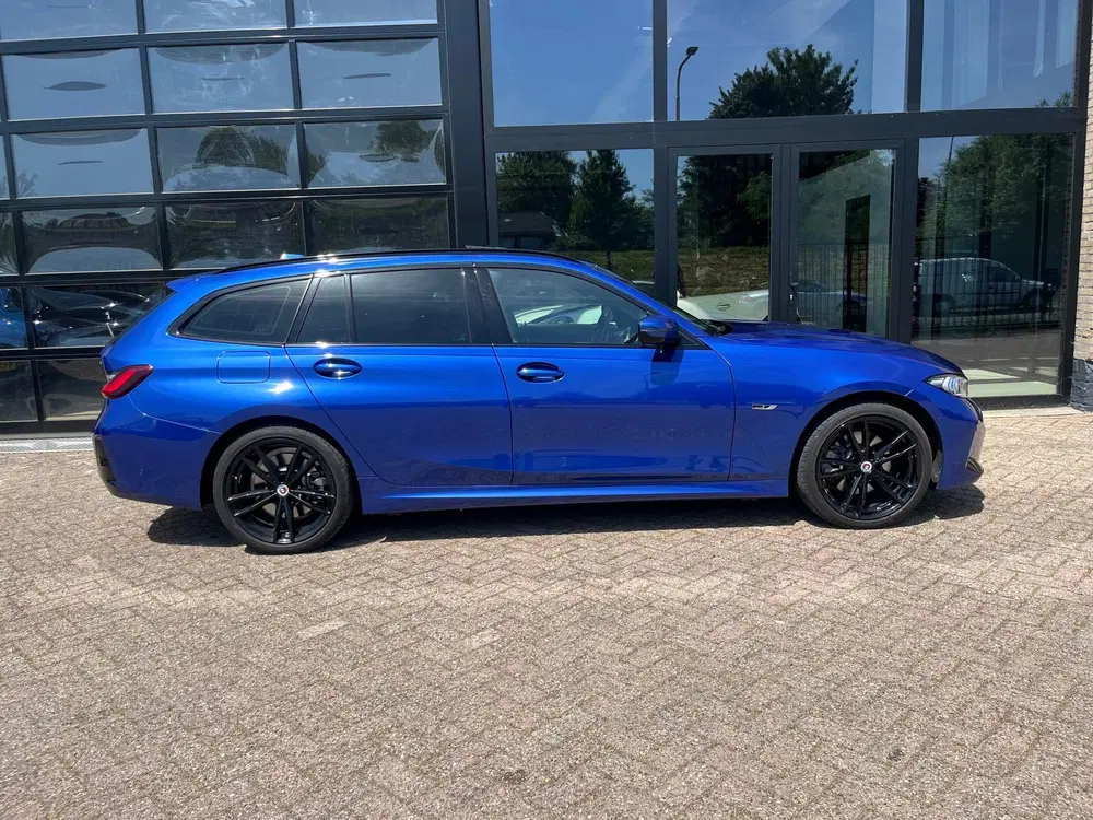 BMW 3-serie 330e xDrive uit 2022, foto 6