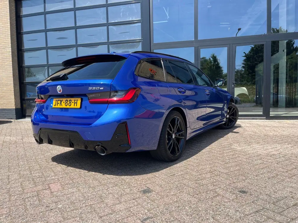 BMW 3-serie 330e xDrive uit 2022, foto 9