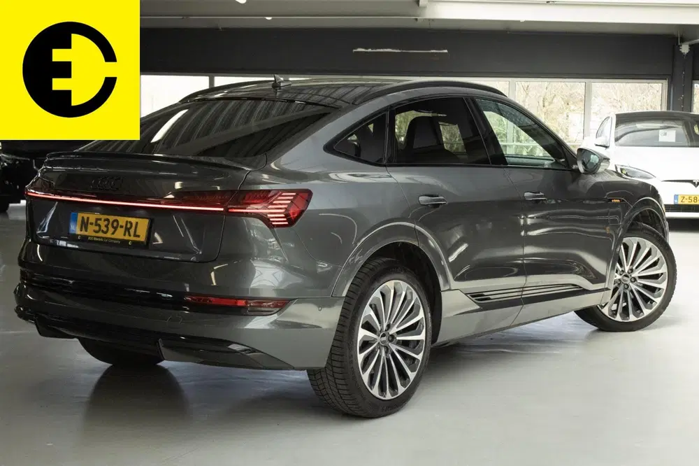 Audi e-tron 55 quattro S edition 95 kWh uit 2021, foto 12