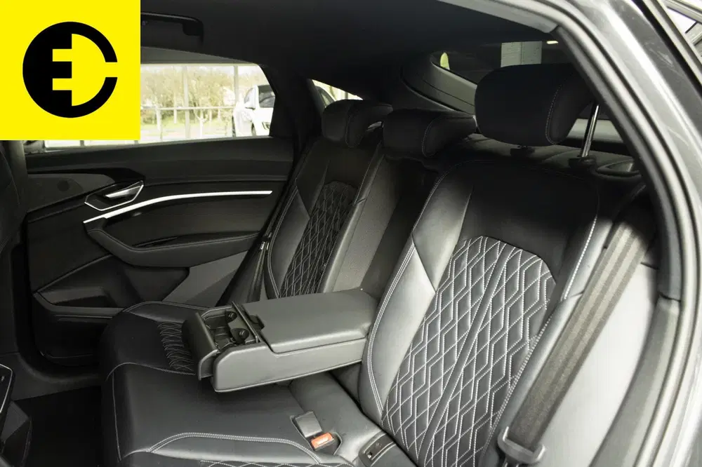 Audi e-tron 55 quattro S edition 95 kWh uit 2021, foto 8