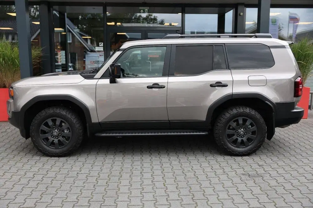 Toyota Land Cruiser 2.8 D-4D 5DRS ELEGANCE A uit 2024, foto 2