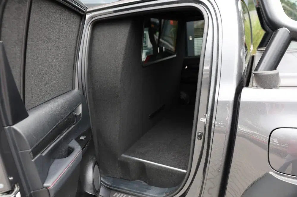 Toyota Hilux 2.8 D-4D DUBBEL CABIN GR SPORT A uit 2024, foto 10