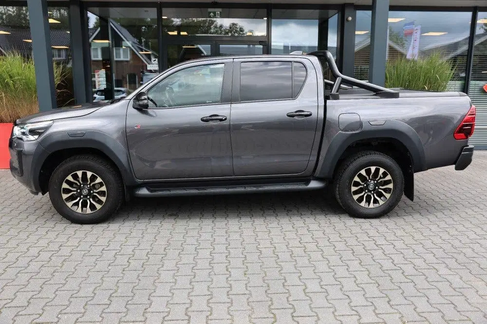 Toyota Hilux 2.8 D-4D DUBBEL CABIN GR SPORT A uit 2024, foto 2