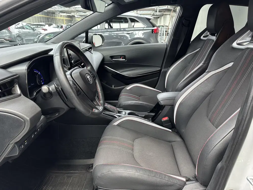 Toyota Corolla 2.0 Hybrid Business GR-Sport uit 2020, foto 2