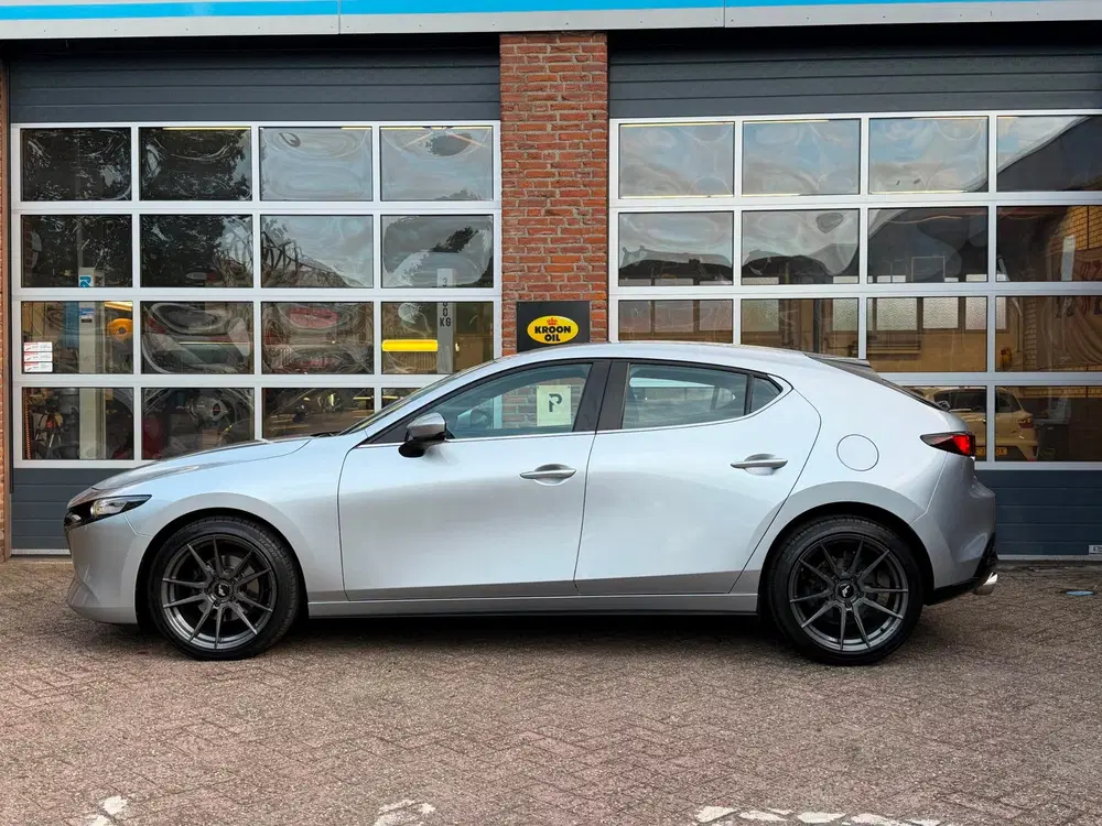 Mazda 3 2.0 e-SkyActiv-G M Hybrid 122 uit 2020, foto 2
